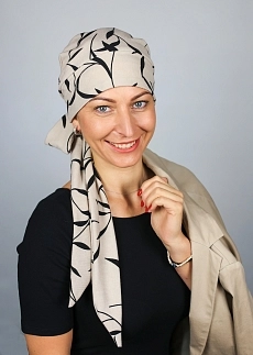 Šátek zimní béžový s černým listem.jpg